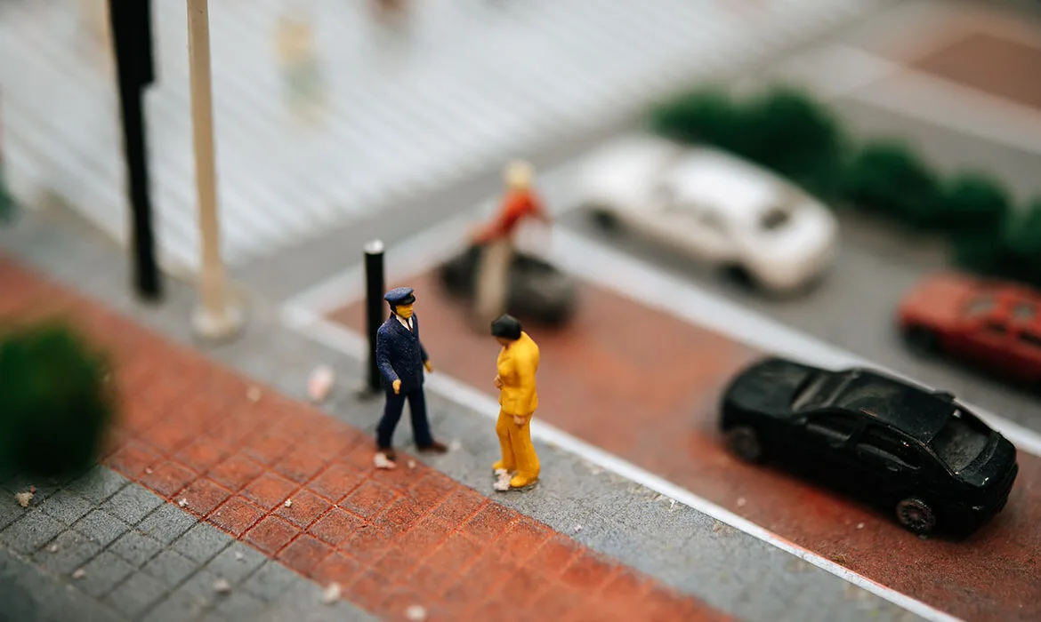 close up small traffic police inspect motorists 拷貝 https://gonews.com.tw/wp-content/uploads/2021/04/close-up-small-traffic-police-inspect-motorists-拷貝.jpg