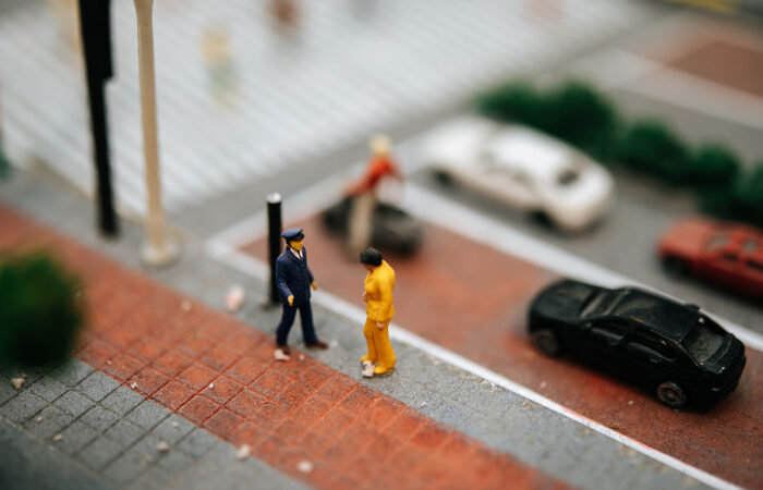 close up small traffic police inspect motorists 拷貝 https://gonews.com.tw/wp-content/uploads/2021/04/close-up-small-traffic-police-inspect-motorists-拷貝.jpg