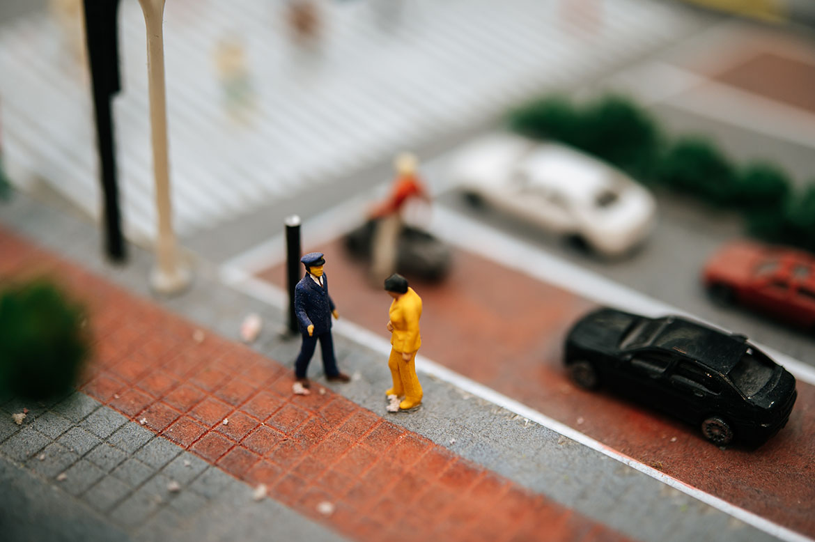 close up small traffic police inspect motorists 拷貝 https://gonews.com.tw/wp-content/uploads/2021/04/close-up-small-traffic-police-inspect-motorists-拷貝-optimized.jpg