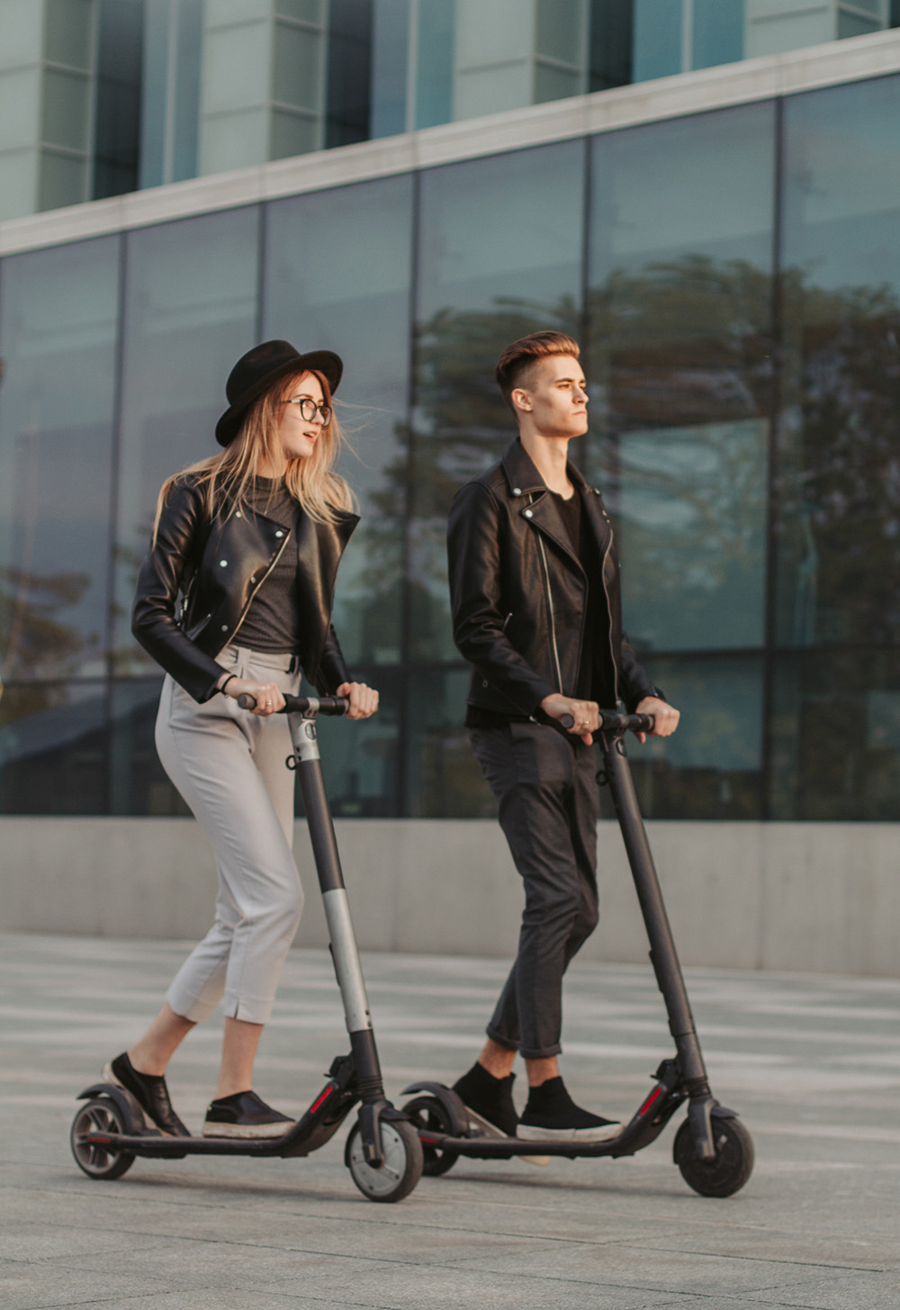 young attractive couple trendy scooters are riding city near big glass building https://gonews.com.tw/wp-content/uploads/2024/02/電動滑板車__Gonews-optimized.jpg