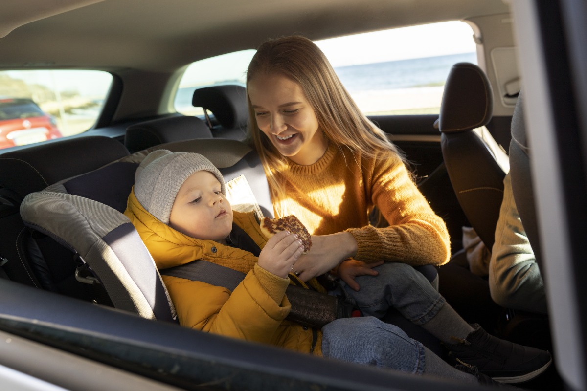 young family enjoying their trip https://gonews.com.tw/wp-content/uploads/2025/02/isofix__Gonews.jpg