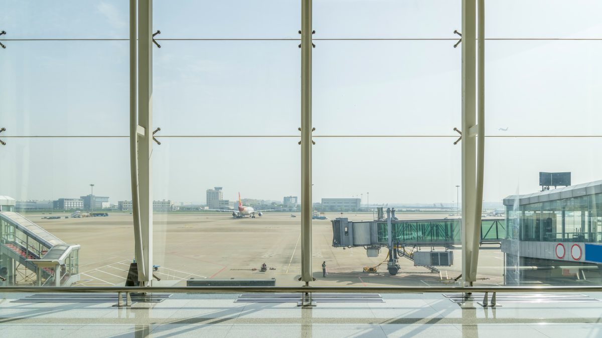 出國新手不再怕!一篇教你精明搶票、機場報到全流程 airport terminal https://gonews.com.tw/wp-content/uploads/2025/05/boarding__Gonews.jpg