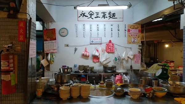 菜市場,是最台灣感性的所在|精選6間台南在地傳統市場 白河公有零售市場永安吳家豆菜麵 https://gonews.com.tw/wp-content/uploads/2025/07/1A2A0692-1.jpg