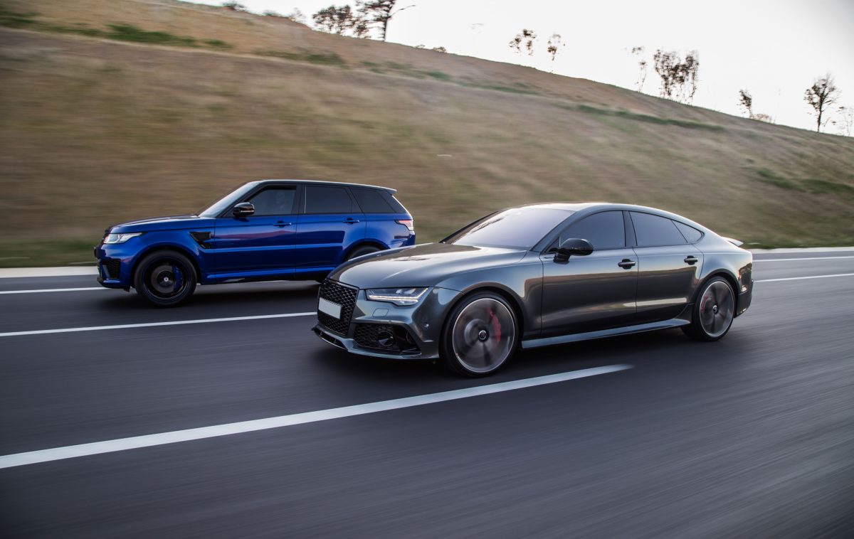 auto racing blue jeep grey sedan sport car 1 https://gonews.com.tw/wp-content/uploads/2025/11/gonews.com.tw-gonews.com-.tw-gonews-gonews--gonews.com-.tw-gonews-gonews-.jpg