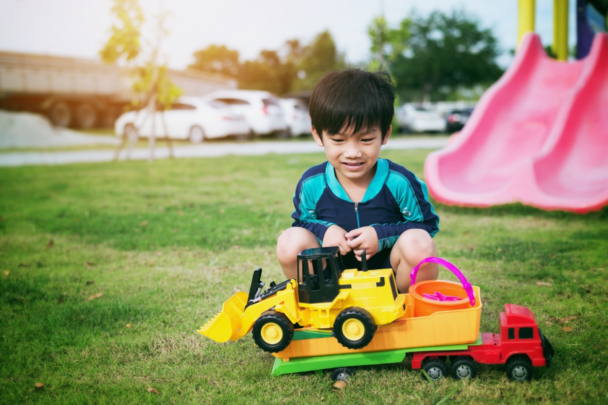 【守護後座小乘客】常見奪命行為…載小孩這樣超危險,你中了嗎? happy asian children playing lawn playground https://gonews.com.tw/wp-content/uploads/2026/04/jichezaixiaohai2-gonews-.jpg